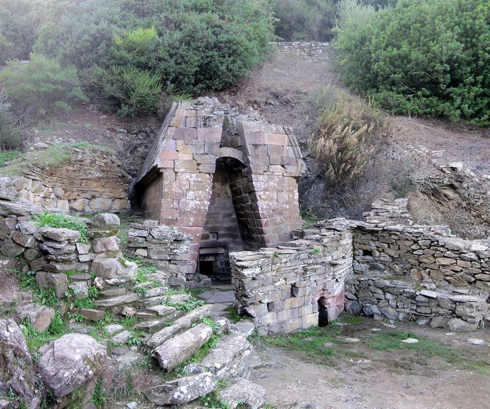 Fonte sacra Su Tempiesu