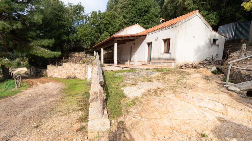 Linas Sheepfold - End of point D-112 and D-115