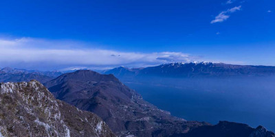 <p>Panorama da cima Pizzocolo al tramonto © CAI Salò – Foto di Alberto Boselli.</p>
