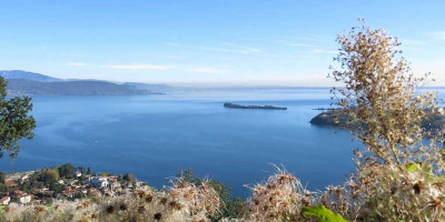 <p>Panorama del basso lago da Bagnolo. © CAI Salò – Foto di Cristina Donini.</p>
