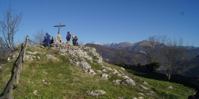 <p>Trekking Rocca e Chiesa di Mozzano</p>
