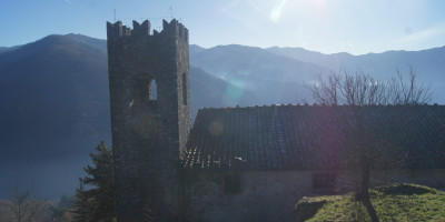 <p>Trekking Rocca e Chiesa di Mozzano</p>
