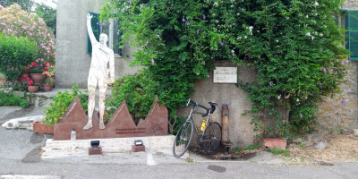 In ricordo del passaggio della Tirreno Adriatica del 1998 su strada Marco Pantani